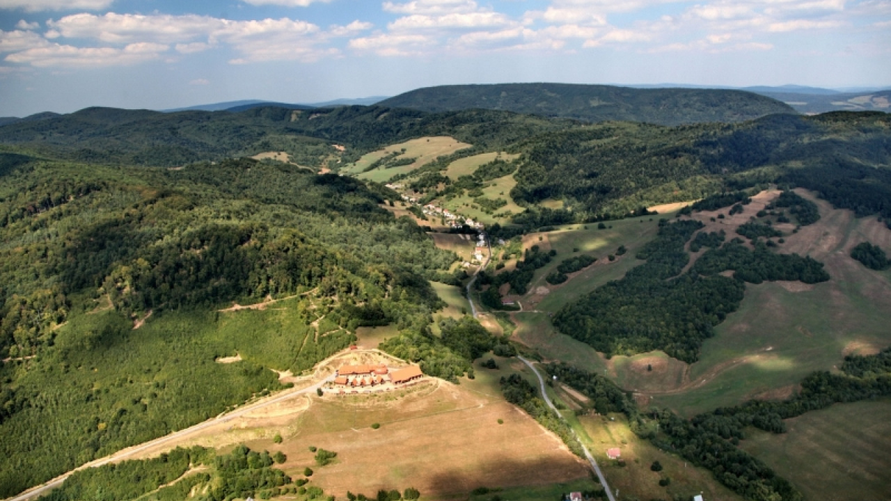 Obec z vtáčej perspektívy 2013  Obec z vtáčej perspektívy 2013